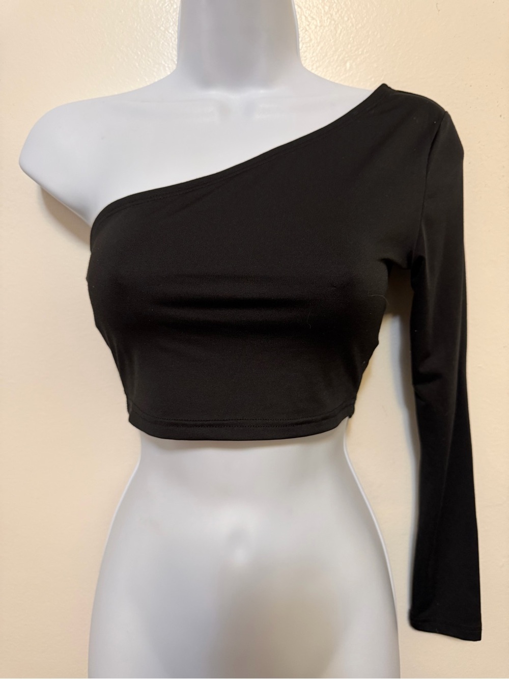 SHEIN Black One-Shoulder Long Sleeve Crop Top